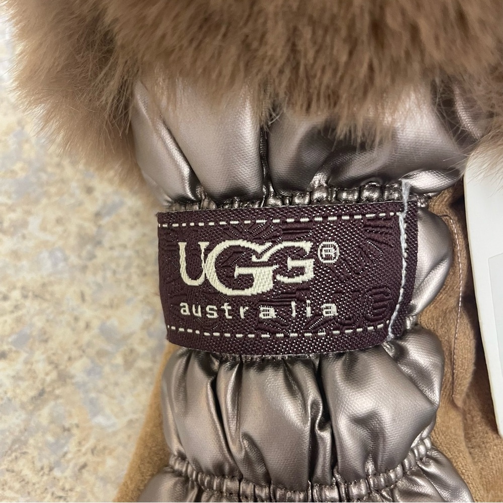 UGG NWT Brown/gold fur metallic puffy tech gloves - Picture 2 of 8